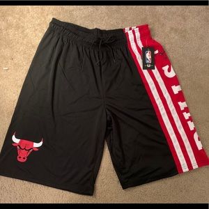 NBA Chicago Bulls Men’s shorts Size Large - NWT